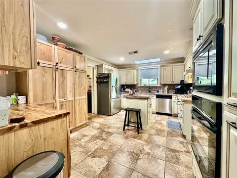Kitchen - 3313 E 68th Place 6, Tulsa, OK 74136 photo 3 of 6