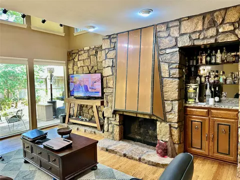 Living - 3313 E 68th Place 6, Tulsa, OK 74136 photo 4 of 6