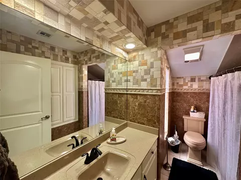 Bath - 3313 E 68th Place 6, Tulsa, OK 74136 photo 3 of 3