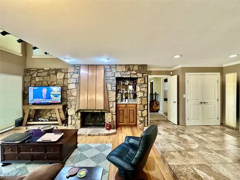 Living - 3313 E 68th Place 6, Tulsa, OK 74136 photo 5 of 6
