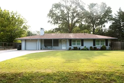 1630 East Dr, Bartlesville, OK 74006