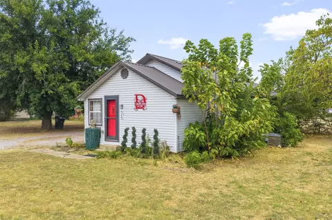 900 Lincoln St, Healdton, OK 73438