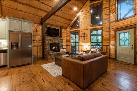 Living - 237 High Peak Trl, Broken Bow, OK 74728 photo 6 of 6