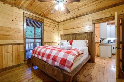 Bedroom - 237 High Peak Trl, Broken Bow, OK 74728 photo 4 of 5