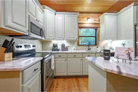 Kitchen - 237 High Peak Trl, Broken Bow, OK 74728 photo 3 of 3