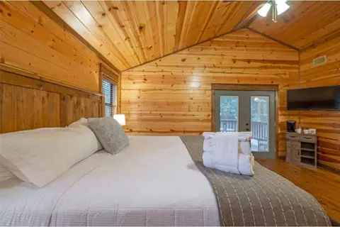 Bedroom - 237 High Peak Trl, Broken Bow, OK 74728 photo 2 of 5