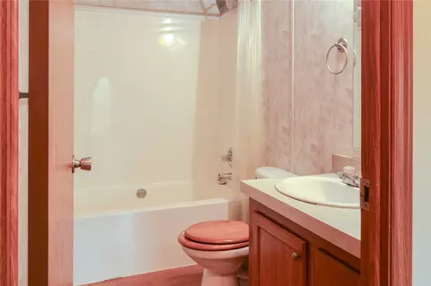 Bath - 419231 1139 Rd, Eufaula, OK 74432 photo 2 of 2