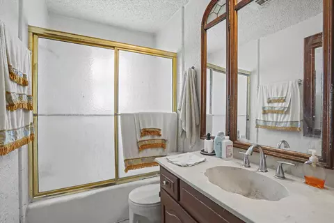 Bath - 3548 E 29th St, Tulsa, OK 74114 photo 4 of 5