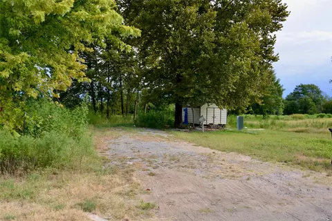 16401 E Hackberry Rd, Henryetta, OK 74437