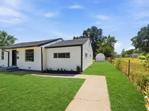 102 W 43rd St S, Sand Springs, OK 74063