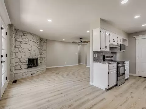 Living - 13365 E 32nd Pl, Tulsa, OK 74134 photo 6 of 6