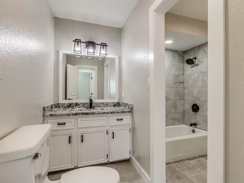 Bath - 13365 E 32nd Pl, Tulsa, OK 74134 photo 2 of 3