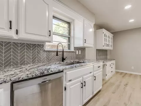 Kitchen - 13365 E 32nd Pl, Tulsa, OK 74134 photo 5 of 5