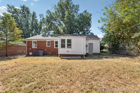 Exterior - 6115 E 4th St, Tulsa, OK 74112 photo 5 of 6