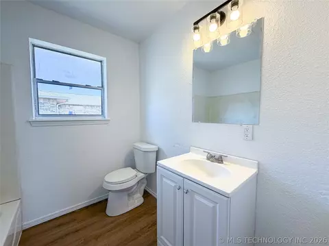 422 E 24th St, Okmulgee, OK 74447 photo 7