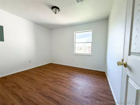 422 E 24th St, Okmulgee, OK 74447 photo 9