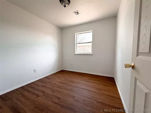 422 E 24th St, Okmulgee, OK 74447 photo 6