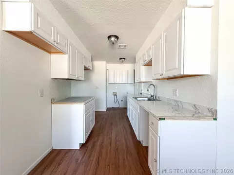 422 E 24th St, Okmulgee, OK 74447 photo 5