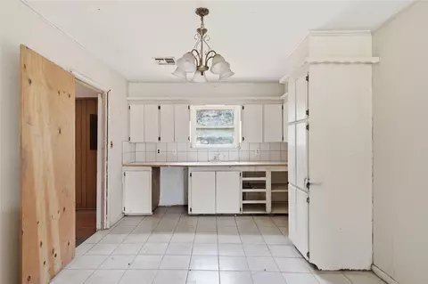 Kitchen - 15703 E Latimer Pl, Tulsa, OK 74116 photo 1 of 2