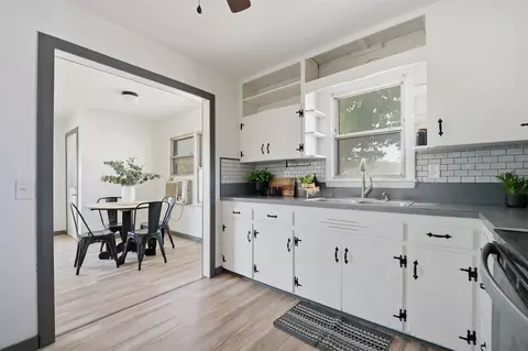 Kitchen - 507 N 2nd, Davis, OK 73030 photo 2 of 2