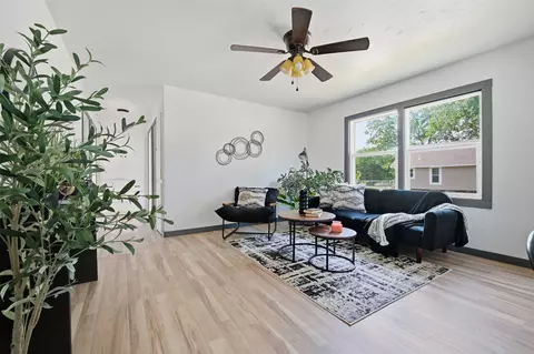 Living - 507 N 2nd, Davis, OK 73030 photo 1 of 2
