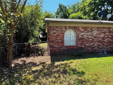 Exterior - 11552 E 27th Ct, Tulsa, OK 74129 photo 4 of 9