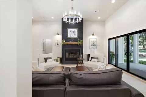 Living - 16463 County Road 3600, Ada, OK 74820 photo 2 of 7