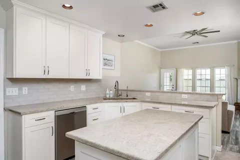 Kitchen - 19610 E 49th Pl S, Broken Arrow, OK 74014 photo 6 of 7