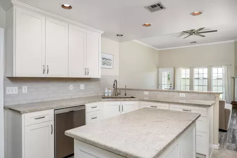 Kitchen - 19610 E 49th Pl S, Broken Arrow, OK 74014 photo 6 of 7