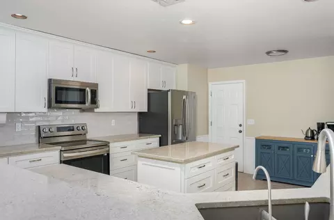 Kitchen - 19610 E 49th Pl S, Broken Arrow, OK 74014 photo 2 of 7