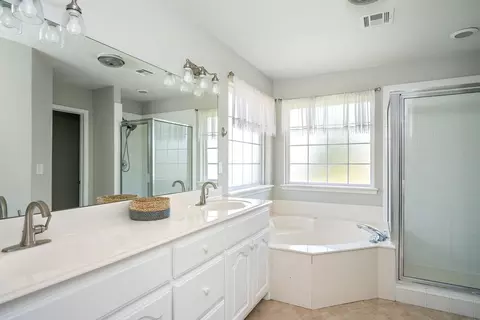 Bath - 19610 E 49th Pl S, Broken Arrow, OK 74014 photo 1 of 3