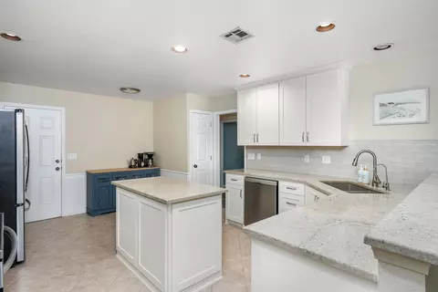 Kitchen - 19610 E 49th Pl S, Broken Arrow, OK 74014 photo 4 of 7
