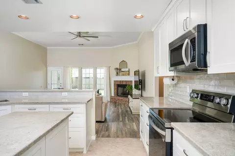 Kitchen - 19610 E 49th Pl S, Broken Arrow, OK 74014 photo 5 of 7
