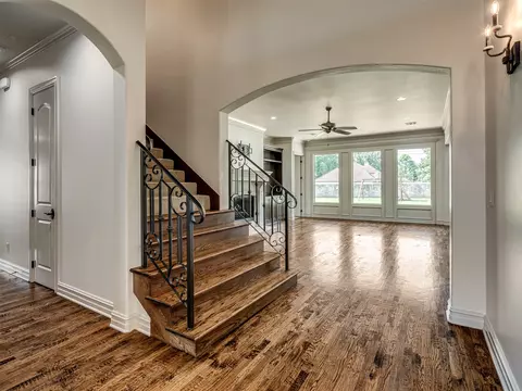 Living - 5902 E 110th Pl, Tulsa, OK 74137 photo 2 of 7