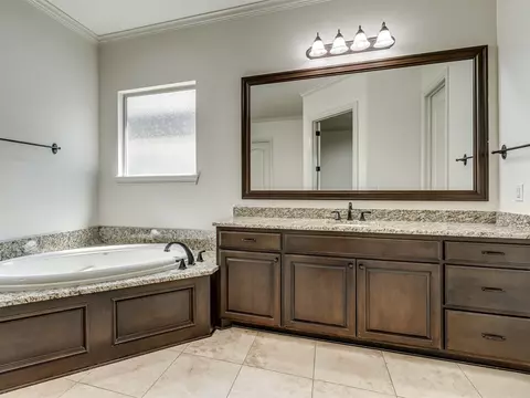 Bath - 5902 E 110th Pl, Tulsa, OK 74137 photo 2 of 16