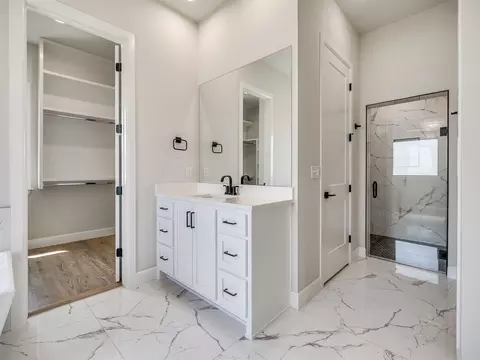 Bath - 3211 E 169th St S, Bixby, OK 74008 photo 8 of 17