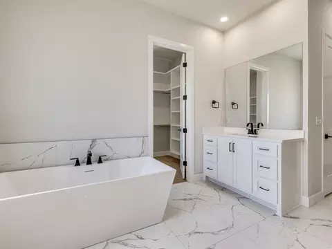 Bath - 3211 E 169th St S, Bixby, OK 74008 photo 6 of 17