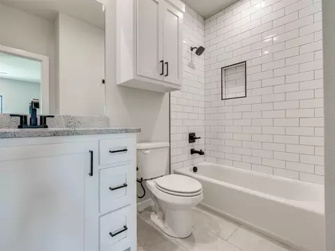 Bath - 3211 E 169th St S, Bixby, OK 74008 photo 14 of 17