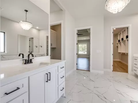 Bath - 3211 E 169th St S, Bixby, OK 74008 photo 9 of 17