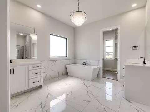Bath - 3211 E 169th St S, Bixby, OK 74008 photo 1 of 17