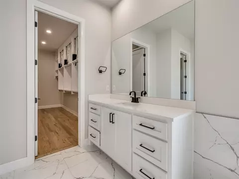Bath - 3211 E 169th St S, Bixby, OK 74008 photo 5 of 17