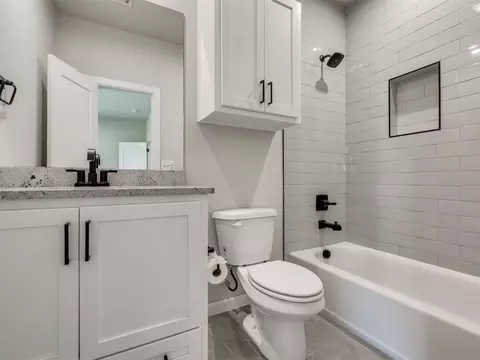 Bath - 3211 E 169th St S, Bixby, OK 74008 photo 17 of 17