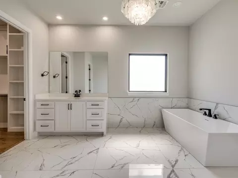 Bath - 3211 E 169th St S, Bixby, OK 74008 photo 2 of 17
