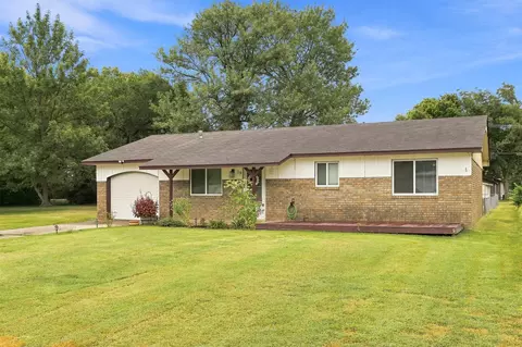 Exterior - 19 S Whitaker St, Pryor, OK 74361 photo 2 of 5
