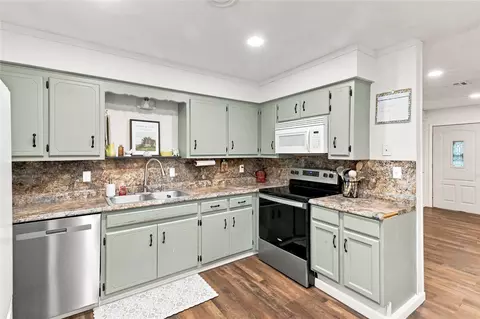 Kitchen - 19 S Whitaker St, Pryor, OK 74361 photo 3 of 4