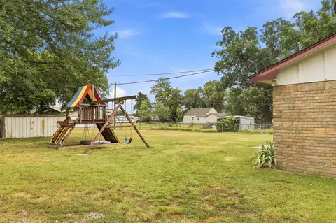 Exterior - 19 S Whitaker St, Pryor, OK 74361 photo 3 of 5