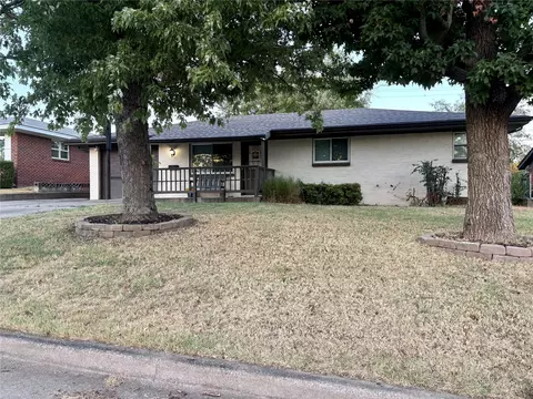 210 SElmhurst Ave, Bartlesville, OK 74006
