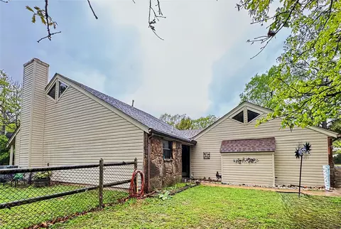 105 Summit Ridge Dr, Tahlequah, OK 74464