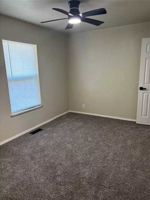 Bedroom - 405 E 8th St, Cushing, OK 74023 photo 2 of 3