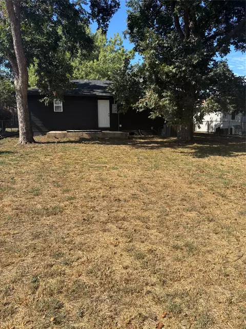 Exterior - 405 E 8th St, Cushing, OK 74023 photo 3 of 4